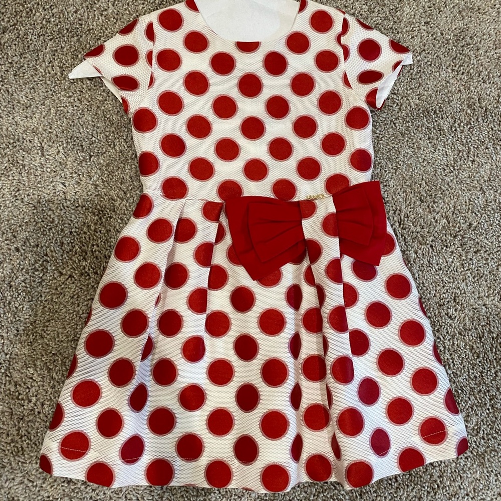 Beautiful 5 year olds dress. Perfect for Xmas.